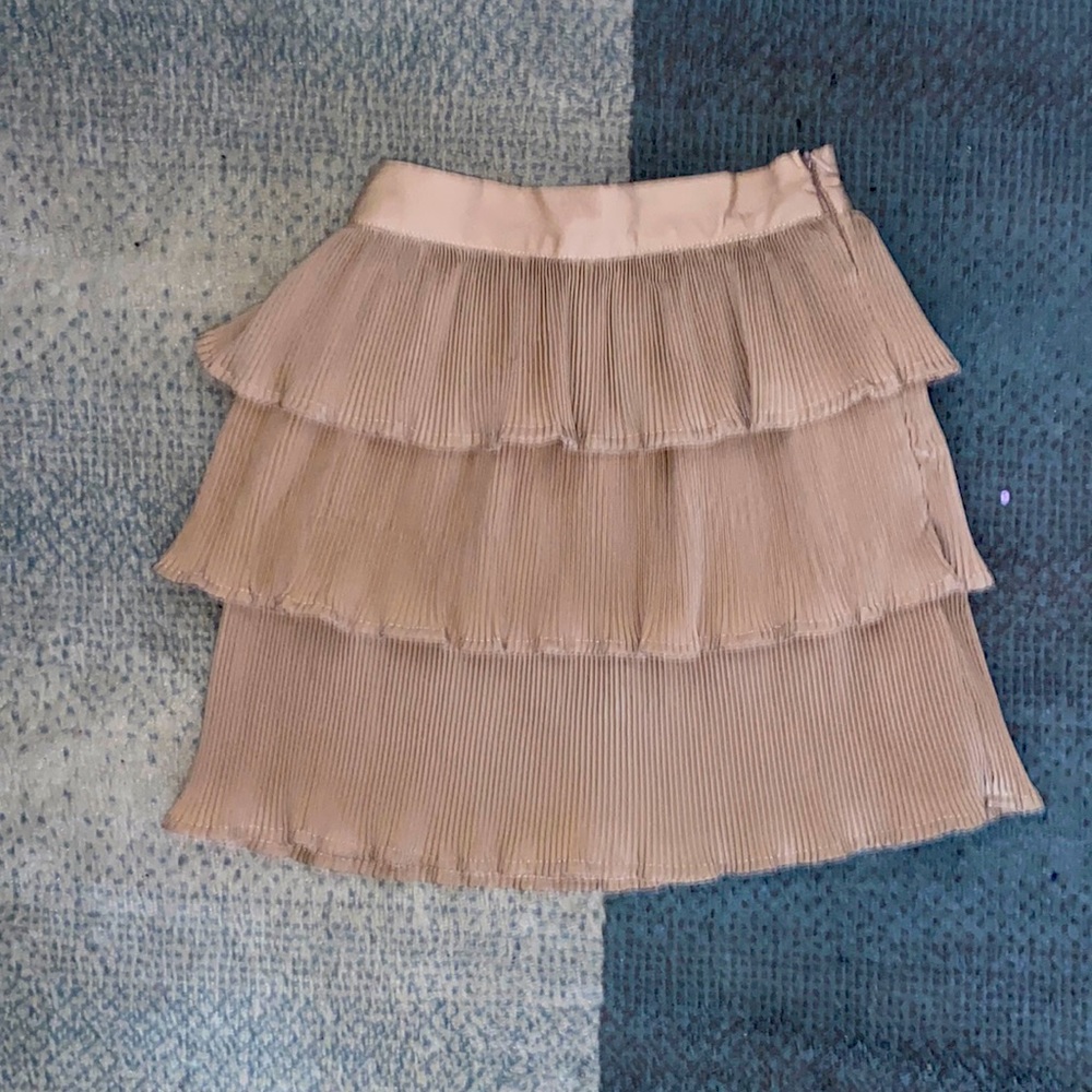 Pretty little thing Women size 0 ruffled skirt